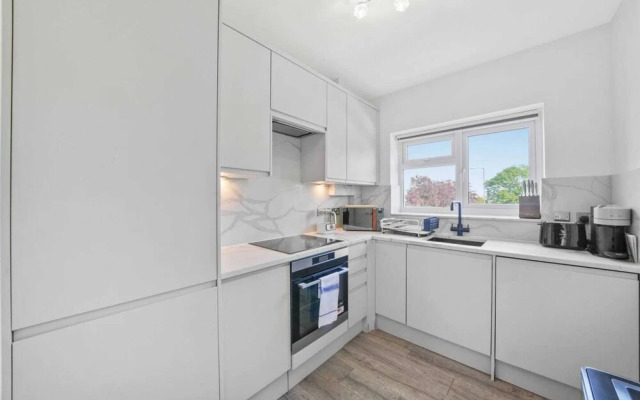 Gorgeous 3 Bedroom Duplex Apartment in West London