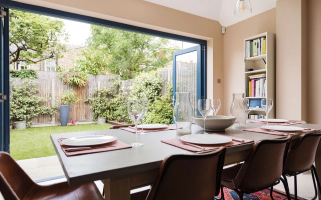 Spectacular Shepherds Bush Home Close to Westfield