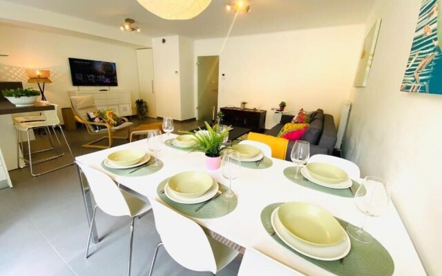 Large 3bedrooms with Terrace and Parking