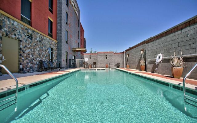 Hampton Inn & Suites Scottsdale at Talking Stick