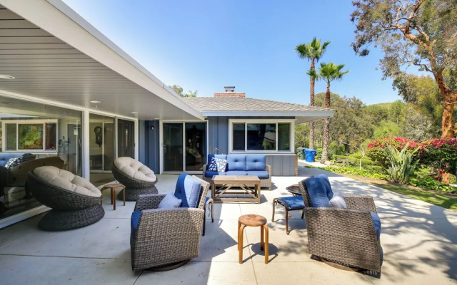 Whittier Vacation Rental: Close to Hiking Trails!