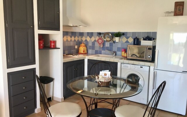 Apartment With one Bedroom in Maussane-les-alpilles, With Pool Access,