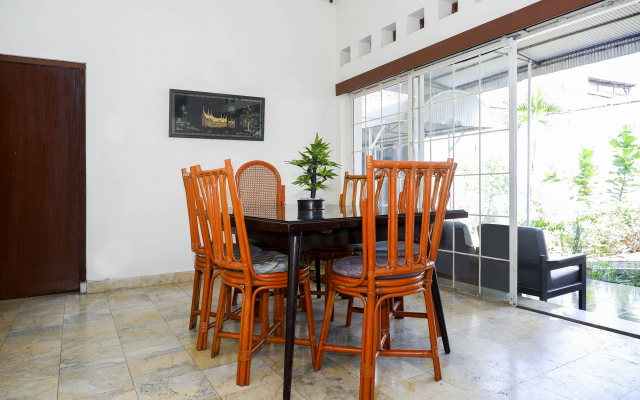 OYO 1196 Hotel Pura Puspa Rosa