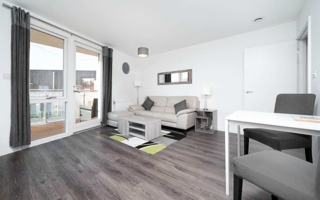Stunning 2BR Flat With Balcony