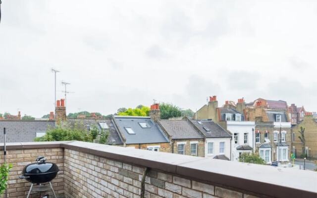 Sleek & Spacious 2BD Flat - Clapham