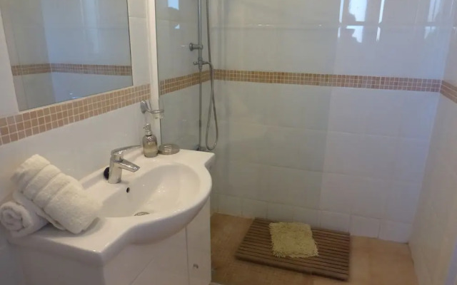 Nice 2 Bedroom Apartment