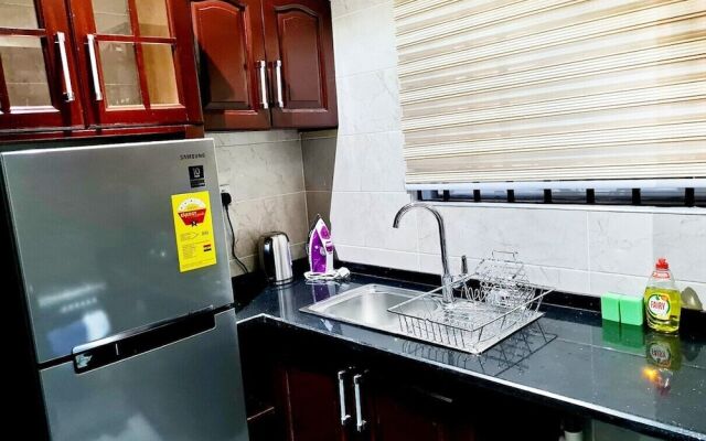 Modern Comfy & Quiet  Close to Highway