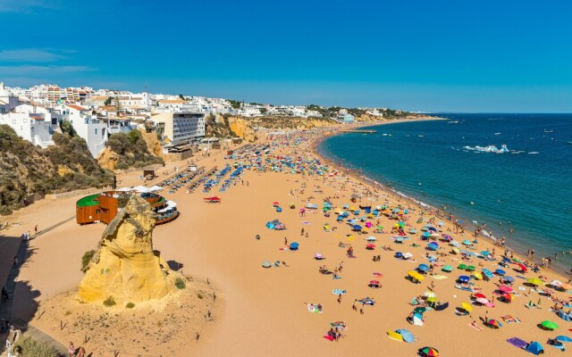 Holiday 1 Bed Apartment With Pool in Albufeira