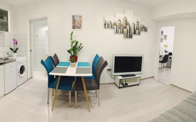 Lina Rooms