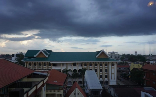 Manorom Classy Hotel