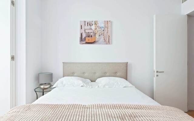 Spacious 1 Bedroom Apartment Near Baixa