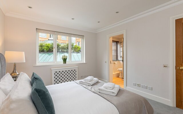 ALTIDO Stunning 6-bed house near Harrods in Knightsbridge