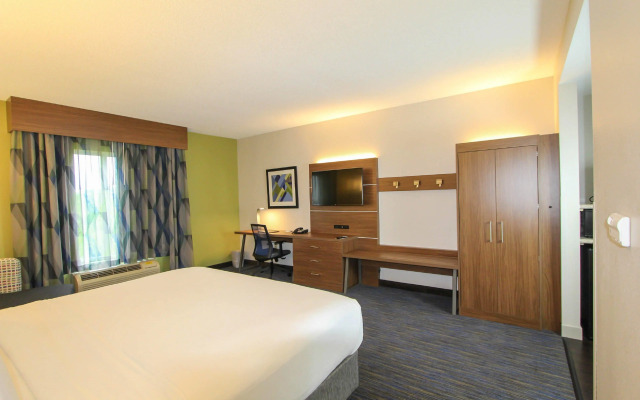 Holiday Inn Express Hotel & Suites Charleston-North by IHG