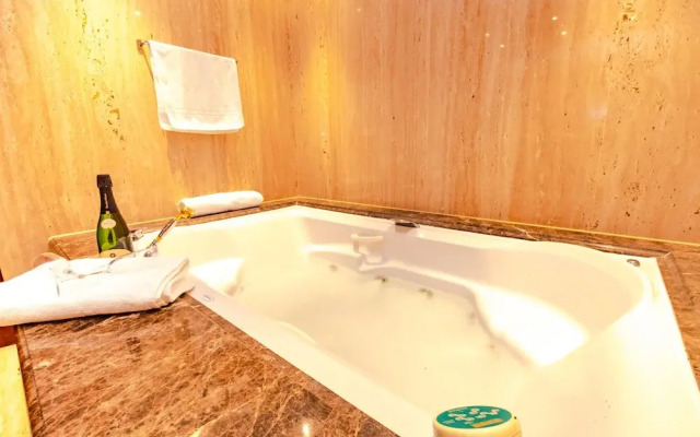 OleHolidays Torre Bermeja frente al mar y jacuzzi