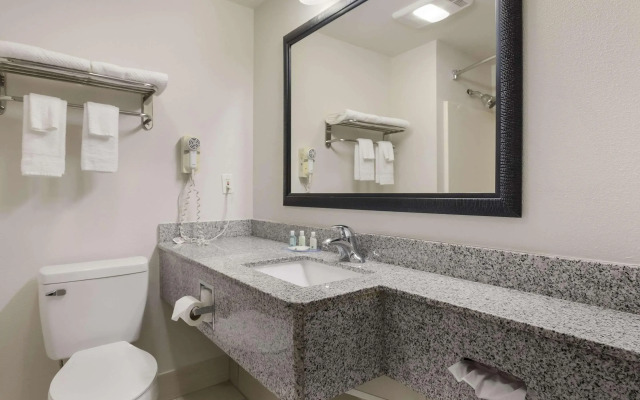 Quality Suites I-44