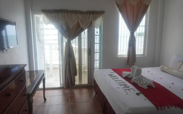 See Belize Waterside Sea View 2-bedroom Apartment w Balcony, Pool & Deck 2nd FL