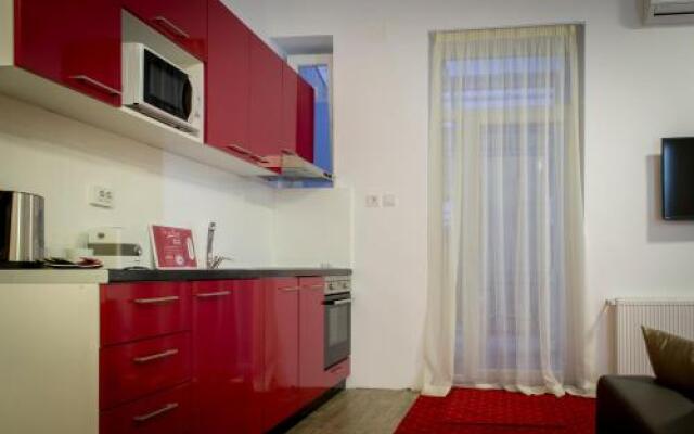 Red Carpet Apartments & Rooms