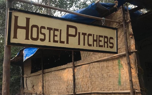Hostel Pitchers