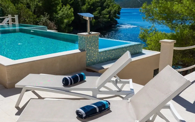Beachfront Villa Brulupes