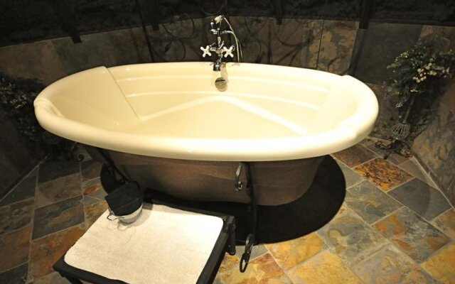 Creighton Manor Inn Bed & Breakfast