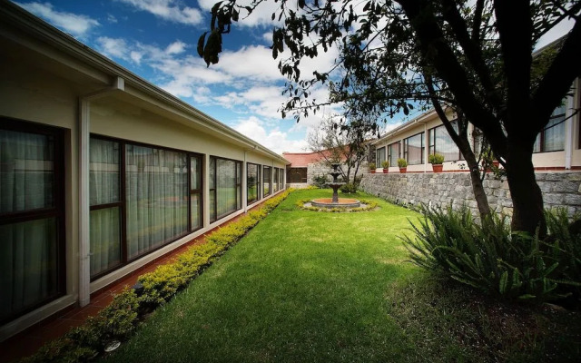 Quindeloma Art Hotel And Gallery