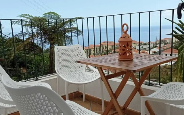 Charming 3-bed Apartment With sea & Mountain View
