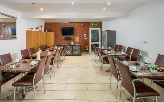 OYO Abbey Hotel, London Shepherd's Bush Market