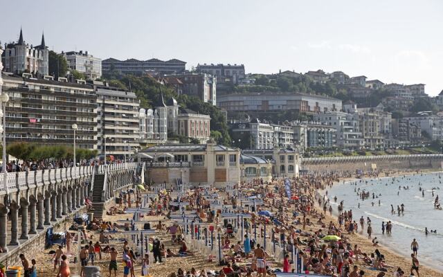 Playa de La Concha 3 Apartment by FeelFree Rentals