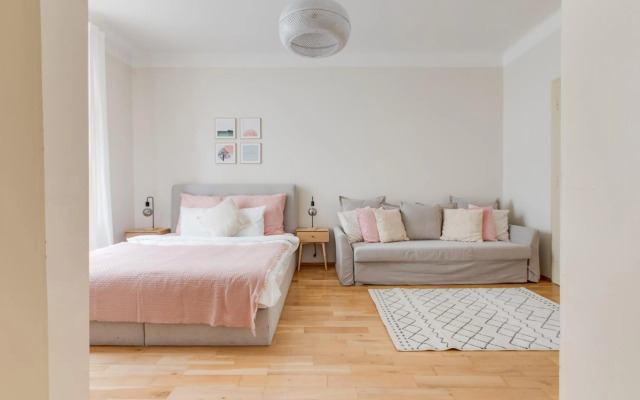 Modern Quiet Apartment next to Wenceslas Square