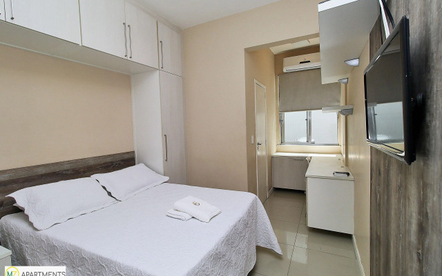 Studio moderno e silencioso na quadra da praia em Ipanema!