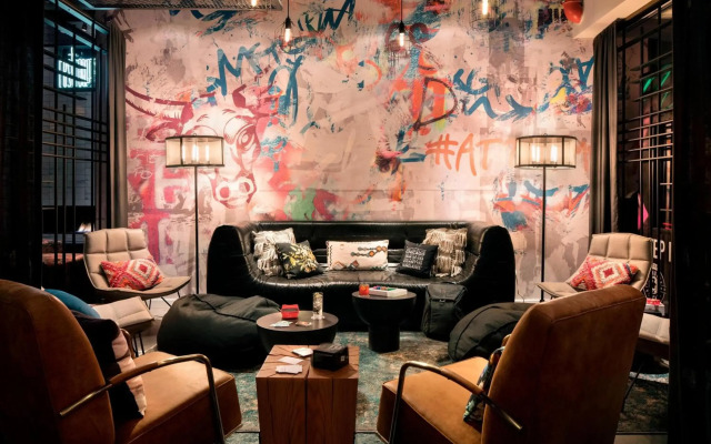 Moxy Chicago Downtown