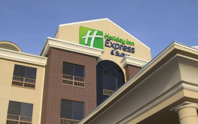 Holiday Inn Express Hotel & Suites St. Robert by IHG