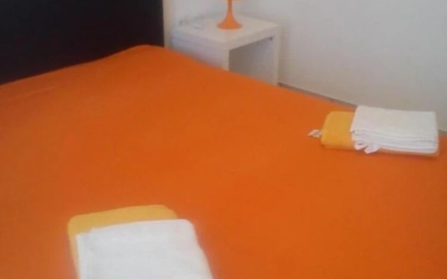 Xena - Comfort and Spacious - A4 Orange