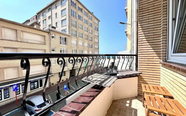 Beachfront & Sea View Sleeps 6