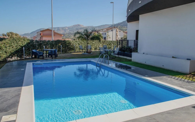 Residence con Piscina e Giardino