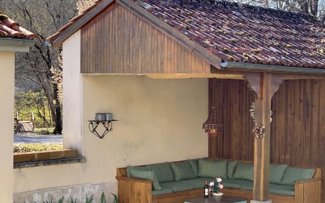 Pretty Holiday Home With Terrace, Garden, Barbecue, Veranda