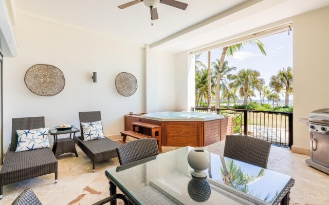 Classy Aquamarina Beachfront w Jacuzzi 6AB