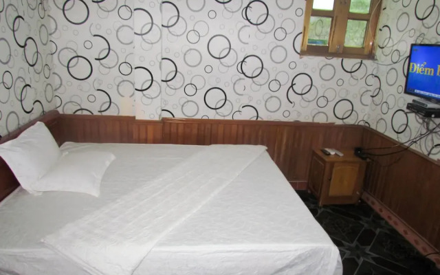 Hương Trà Hotel