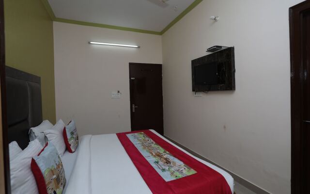OYO 10347 Hotel Deepak