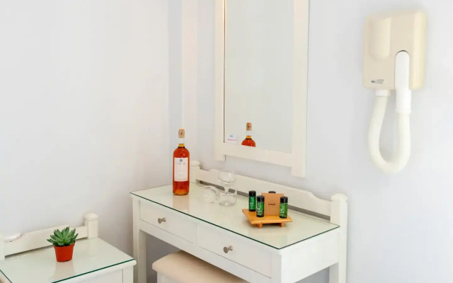 Irene Hotel & Studios | Beachfront