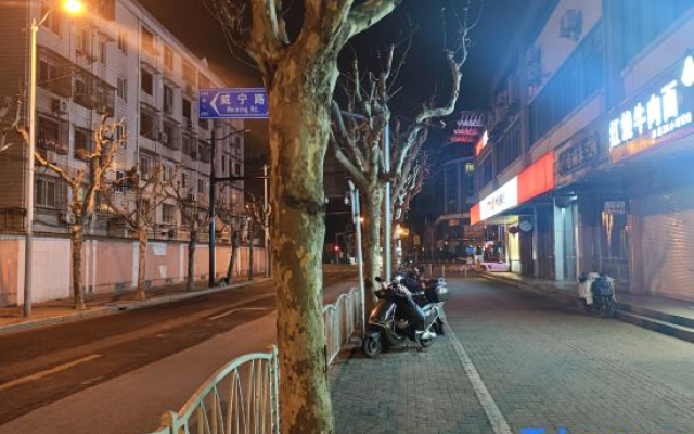 Longchen Holiday Hotel (Shanghai Weining Road Metro Station)