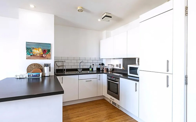 Bright Camden Retreat With Balcony
