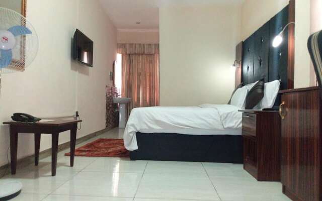 Danest Hotel And Suites