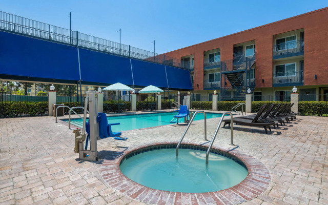 Travelodge Inn & Suites by Wyndham Anaheim on Disneyland Dr