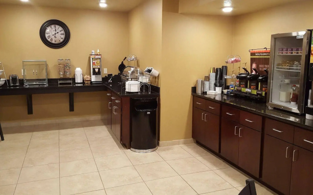 Cobblestone Inn & Suites - Cambridge