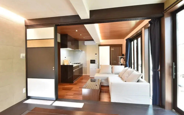 world travelers House Hikari