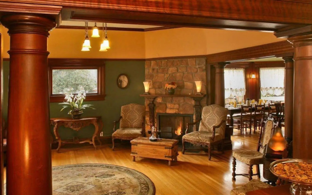 Cabernet House, An Old World Inn