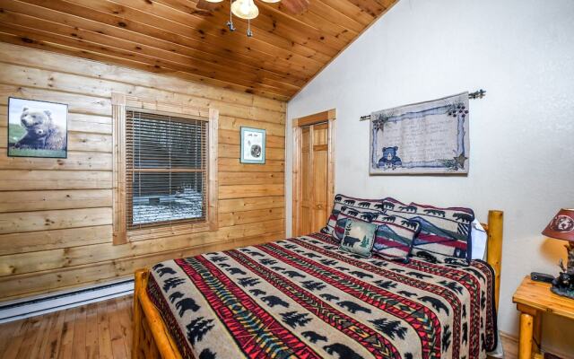 Bear Paws 2 Bedroom House