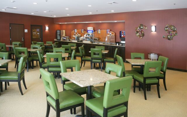 Holiday Inn Express Newington - Hartford, an IHG Hotel