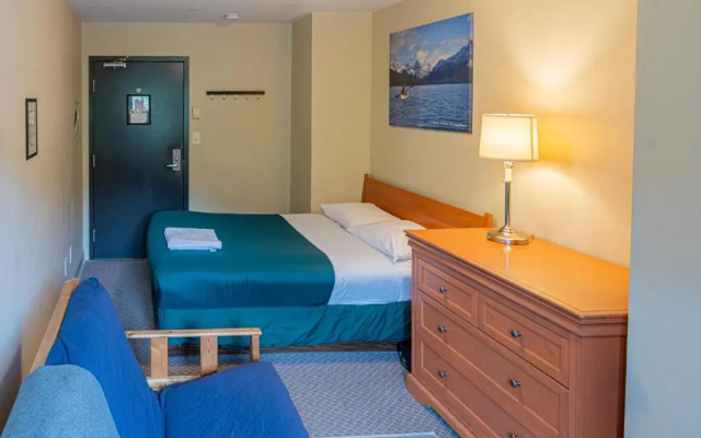 Squamish Adventure Inn & Hostel